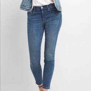 Gap jeans mid Rise true skinny 27 short